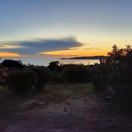 Beau De Type F3 Avec Jardin Fleuri A 5 Min De La *