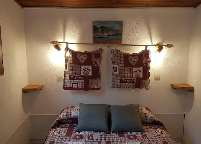 Beau De Type F3 Avec Jardin Fleuri A 5 Min De La *