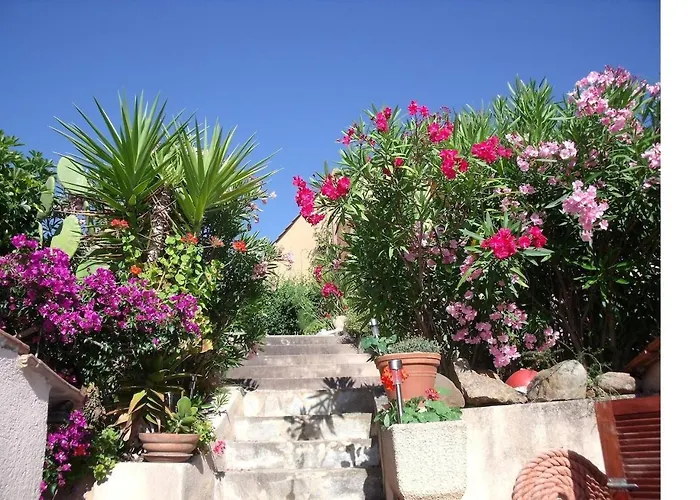 Prázdninový dům Beau De Type F3 Avec Jardin Fleuri A 5 Min De La *