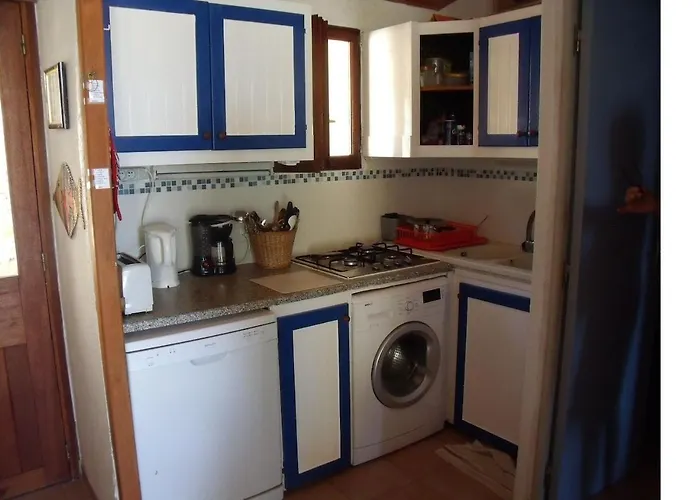 Beau De Type F3 Avec Jardin Fleuri A 5 Min De La